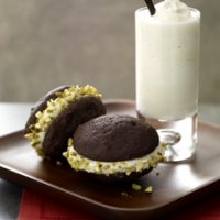 Image of Vanilla Cardamom Whoopie Pie With Pistachio Nuts Recipe, Group Recipes